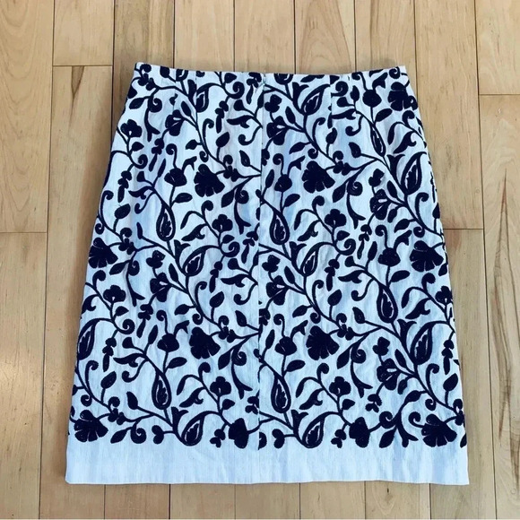 TALBOTS Floral Embroidered Textured Skirt 10 Navy & White A-line Officewear - Picture 2 of 5